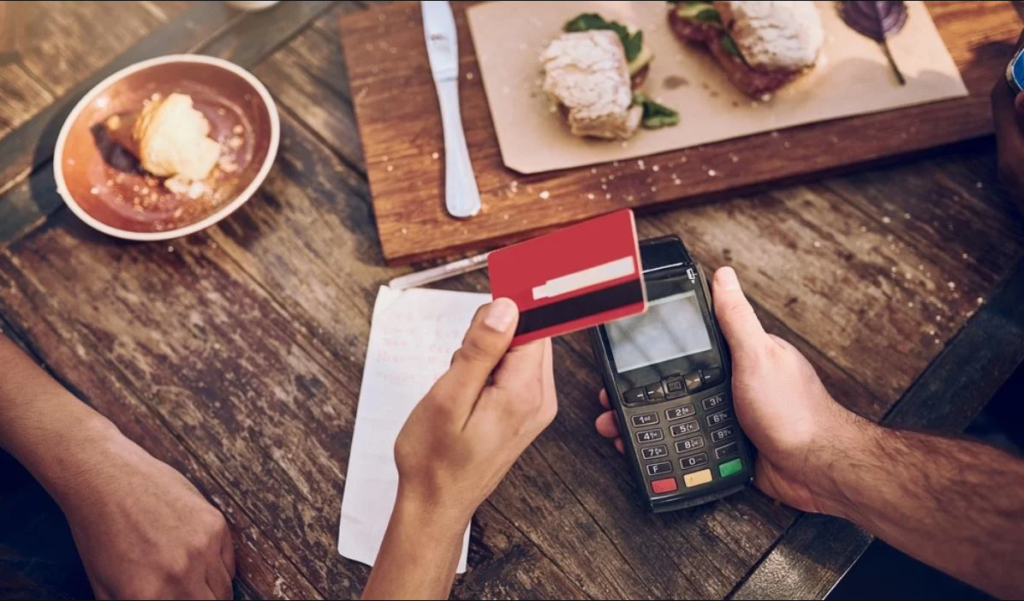 How to Use a Credit Card for Dining? Features and Benefits credit card for dining
